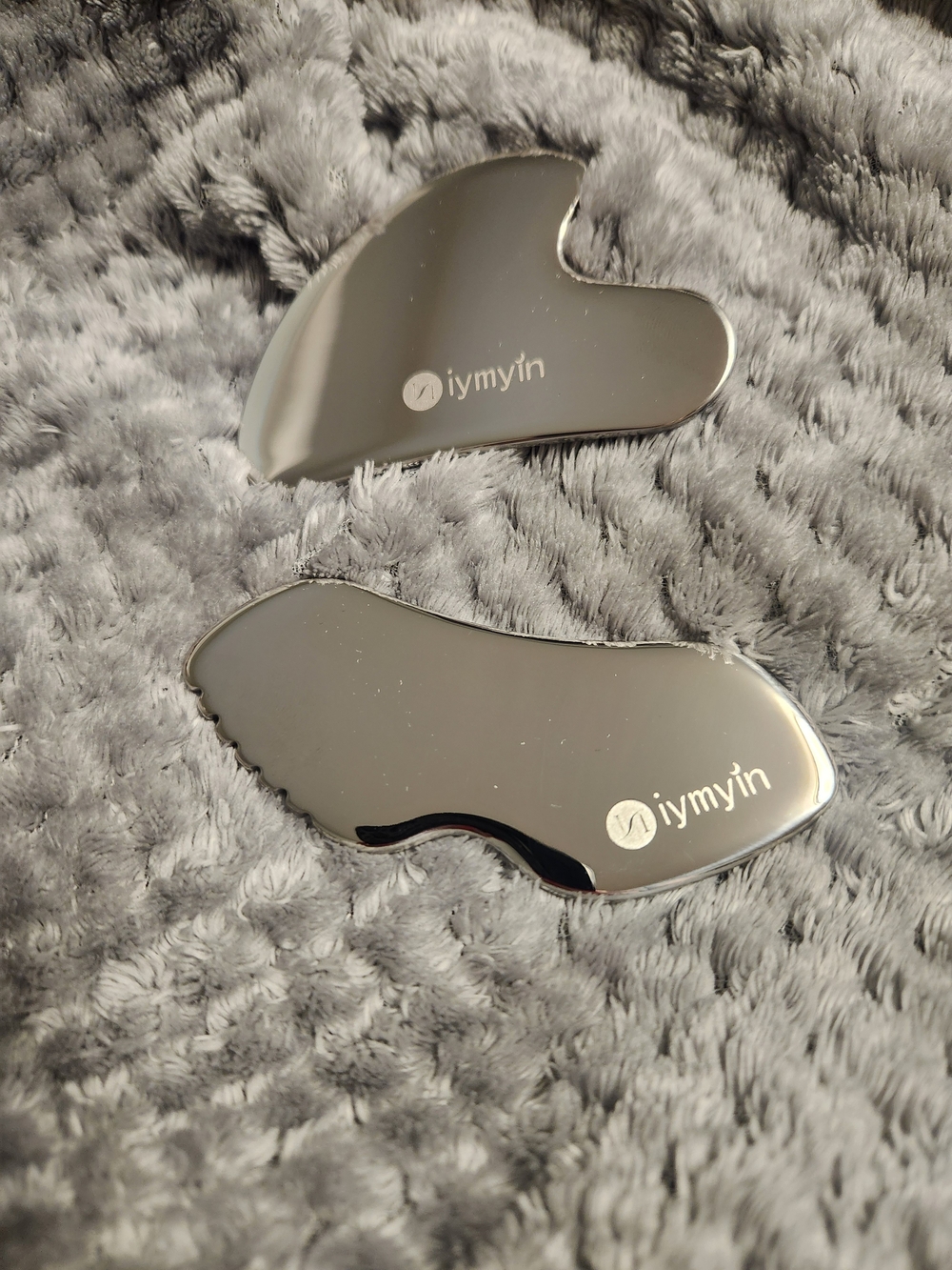 Burt's Bees Rejuvenating Facial Oil with Silver Gua Sha Tools - Picture 2 of 8